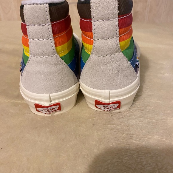 VANS (Mens or womens)  PRIDE RAINBOW TENNIS SHOES VANS SKATE - Picture 2 of 9